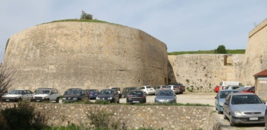 Ιστορία & Πολιτισμός Τα Ενετικά τείχη parking.